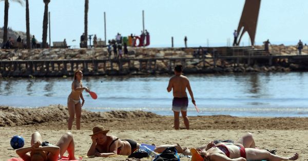 Foto: Playa de Salou (Tarragona), destino de la Costa Dorada. (EFE)