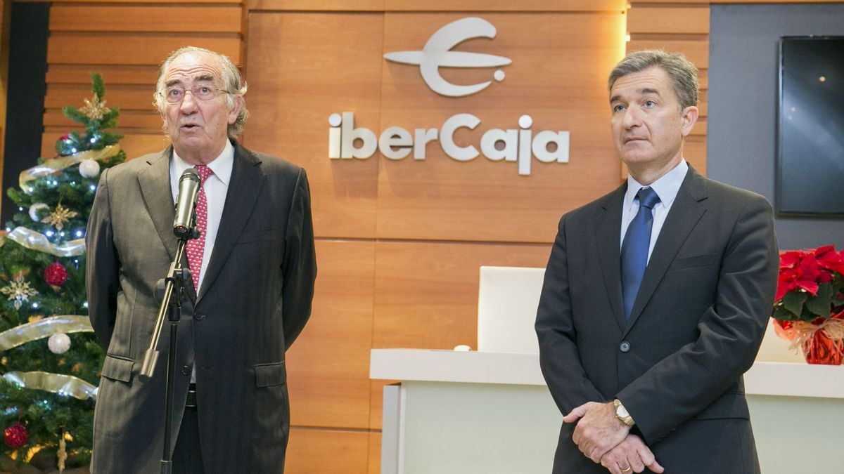 Ibercaja huye de las fusiones: vende una cartera a Intrum de cara a la salida a bolsa