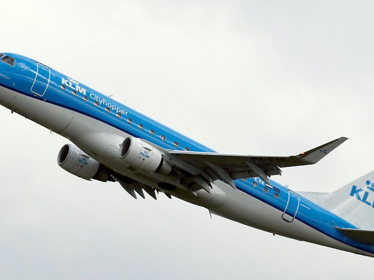 Leyenda Consulta bandera nacional La aerolínea KLM pide a las madres que se tapen al dar el pecho a sus bebés