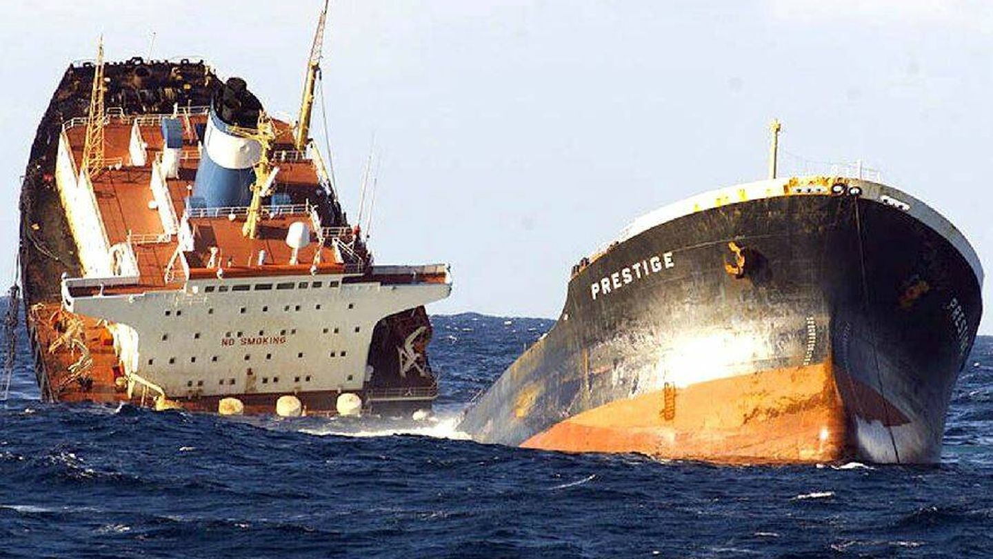 El buque petrolero Prestige, que contaminó el litoral gallego en 2002.