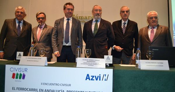 Foto: Directivos de Azvi, Civisur y la Cámara de Sevilla, junto al alcalde de la ciudad y el secretario de Estado de Infraestructuras. (Azvi)