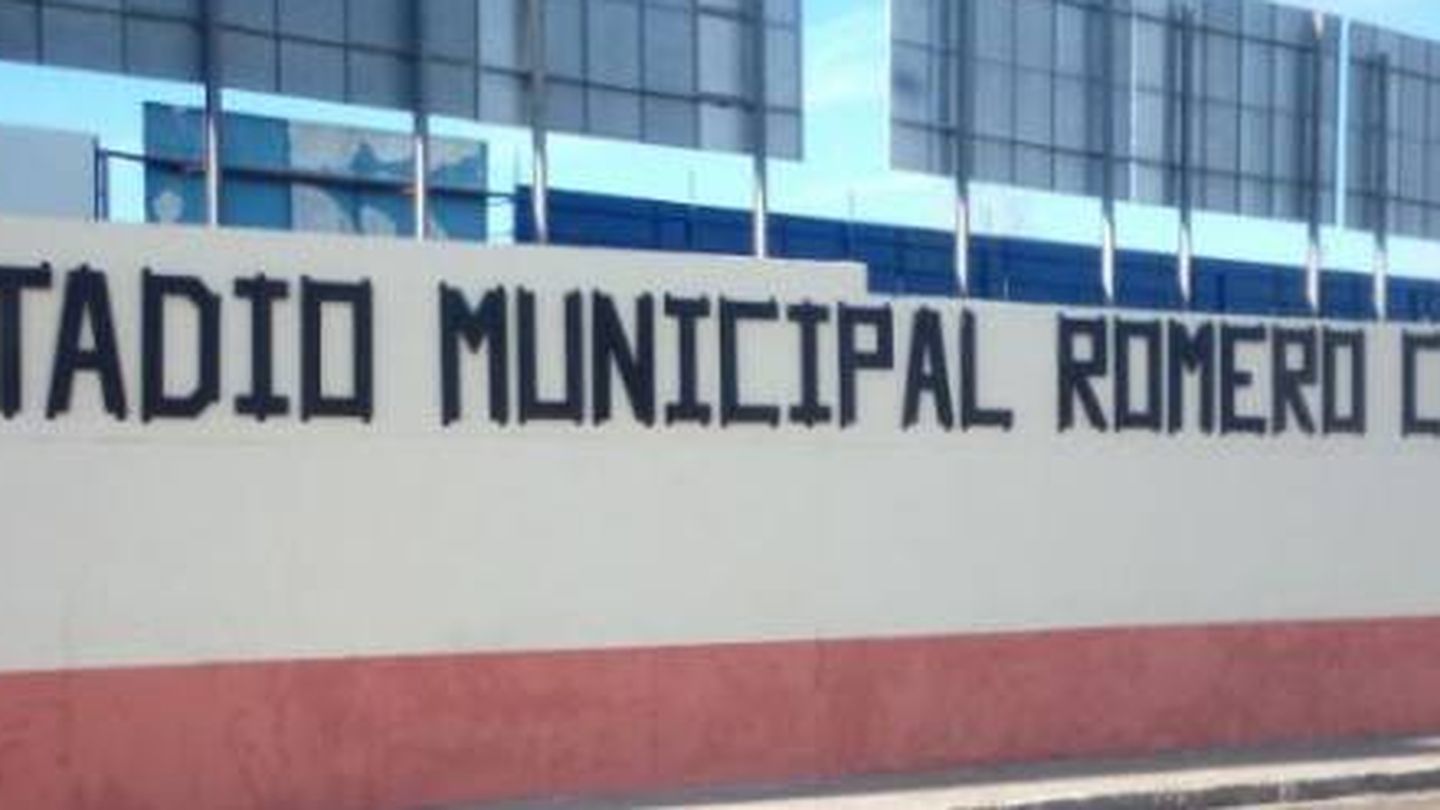 Algunos aficionados reivindican la denominación de Romero Cuerda para el actual estadio con pintadas