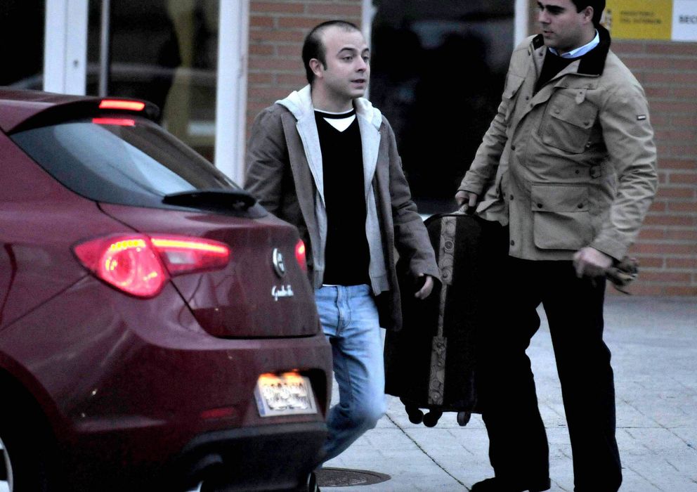 Foto: Carromero abandona la prisión de Segovia tras la concesión del tercer grado (EFE)