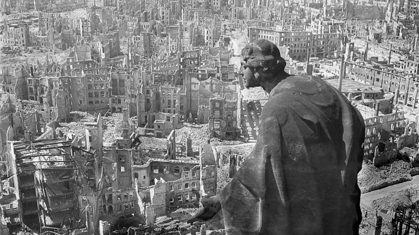 Vista aérea de la ciudad de Dresden bombardeada por error. (Wikipedia)
