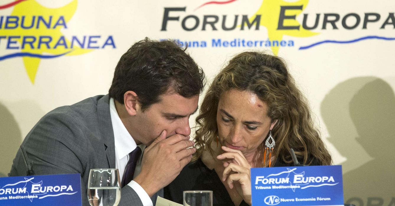 El presidente de Ciudadanos, Abert Rivera junto a la candidata a la Generalitat, Carolina Punset. (EFE)