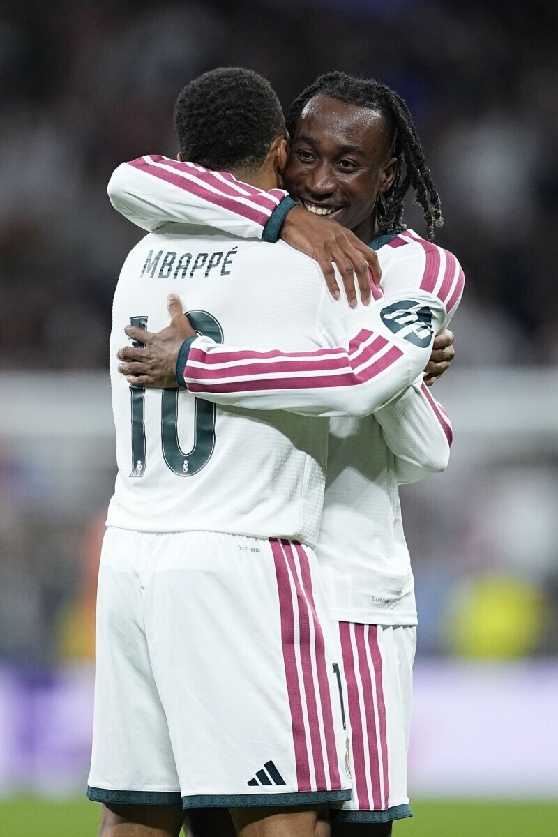 Foto de Diomande tiene duende y el Bernabéu lo sabe: el Real Madrid golea al Leipzig y sigue invicto en Europa (4-1)