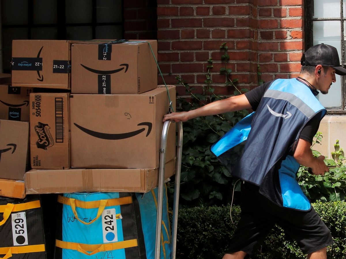 Foto: Repartidor de Amazon en Nueva York. (Reuters)
