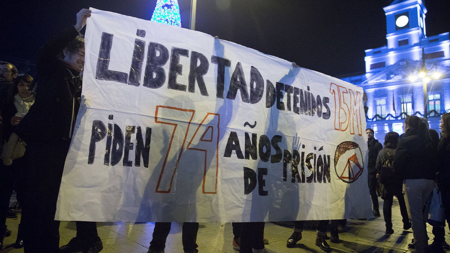 Pancarta por la libertad de los detenidos del 15-M, en diciembre de 2018. (Getty: Lito Lizana)