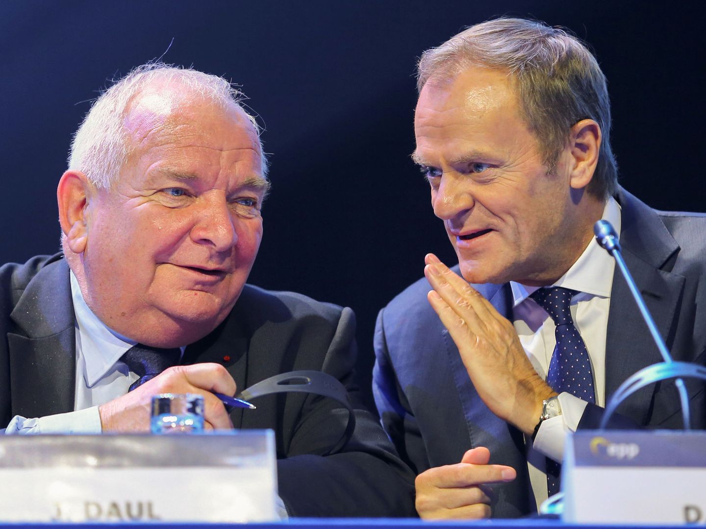 El expresidente del PPE Joseph Daul junto al recién nombrado Donald Tusk. (Reuters)