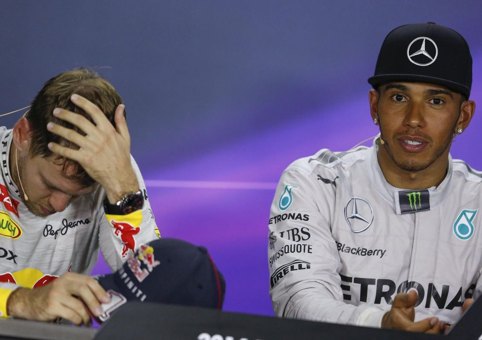 Foto: Vettel y Hamilton durante una rueda de prensa (Efe).