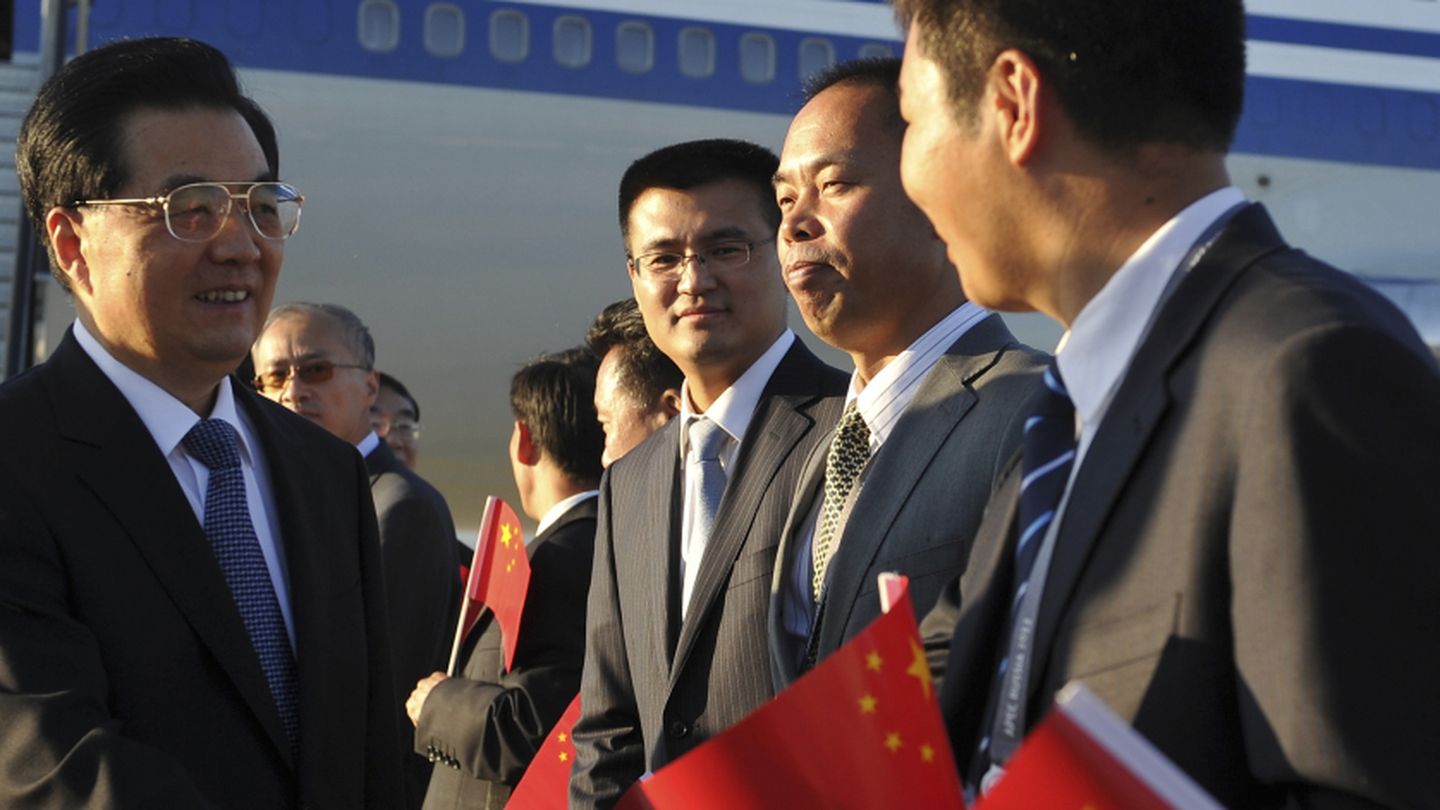 El expresidente chino Hu Jintao durante una ceremonia de bienvenida en Vladivostok (Reuters).