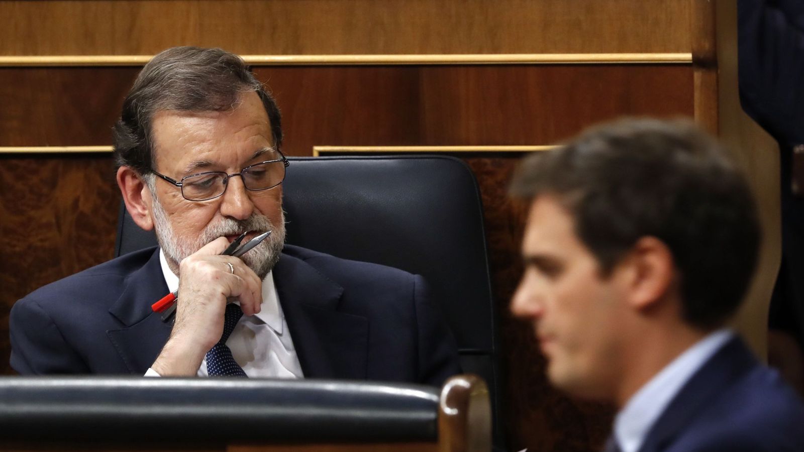 Foto: El presidente del Gobierno, Mariano Rajoy (i),y el líder de Ciudadanos, Albert Rivera, en el Congreso. (EFE)