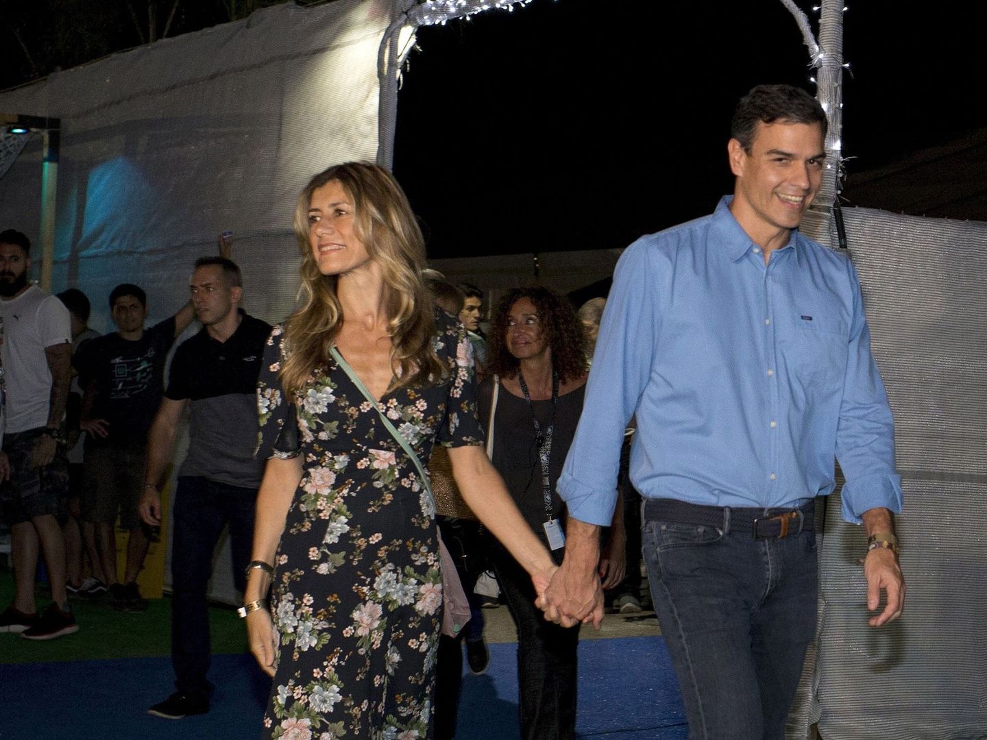 Pedro Sánchez y su esposa, a su llegada al concierto de The Killers. (EFE)