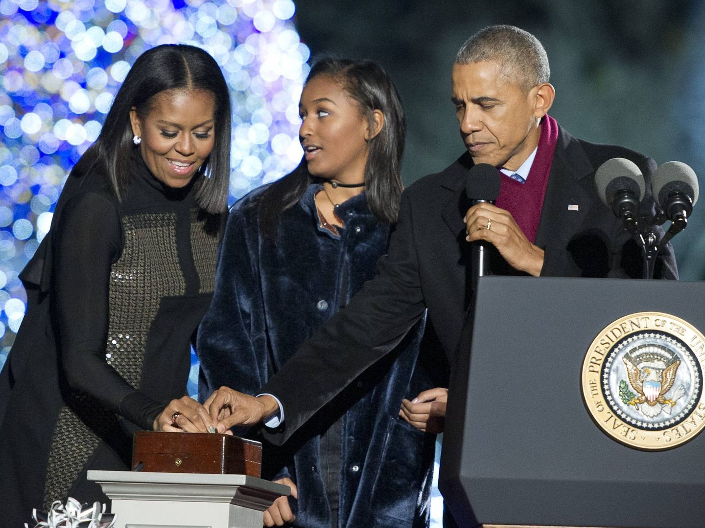 Michelle Obama junto a Barack y a su hija Sasha.(CORDON)