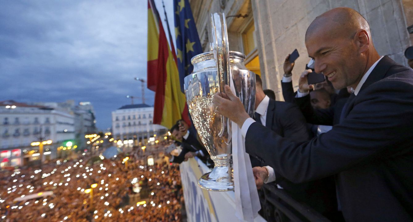 Zidane alzando la última Champions Foto: J. J. Guillén (EFE)