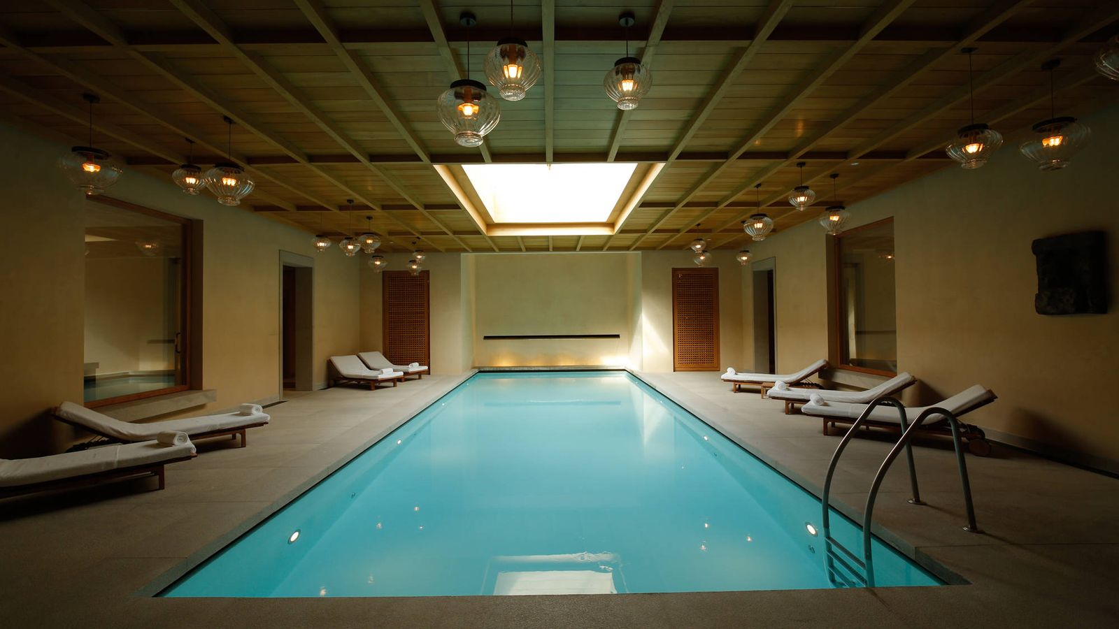 Foto: Así es la piscina del spa Santuario del hotel Abadía Retuerta Le Domaine. (Cortesía)