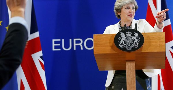 Foto: La primera ministra británica, Theresa May, ofrece una rueda de prensa durante la segunda jornada de la cumbre del Consejo Europeo. (EFE)