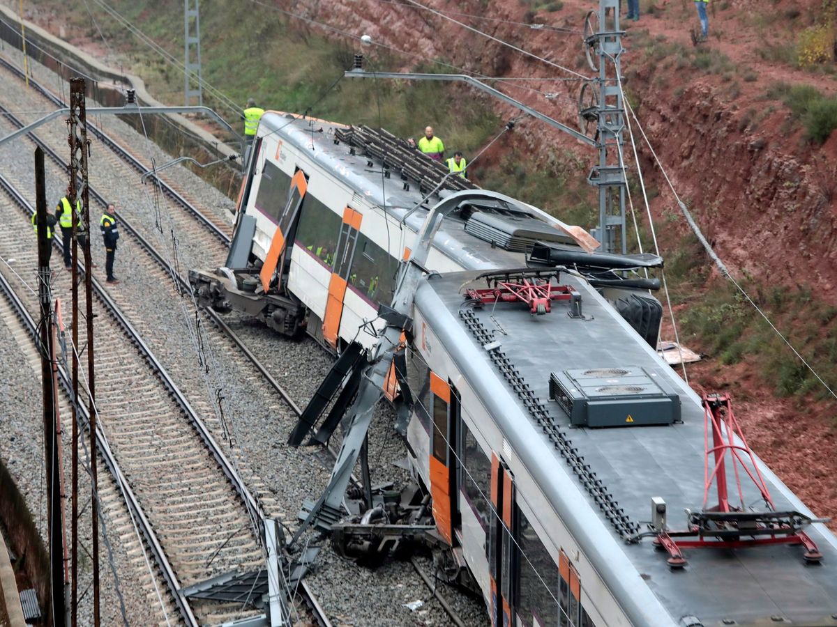 Foto: Descarrilamiento del tren en Vacarisses (Barcelona), en la línea R4 Manresa-Sant-Vicenç de Calders. (EFE)