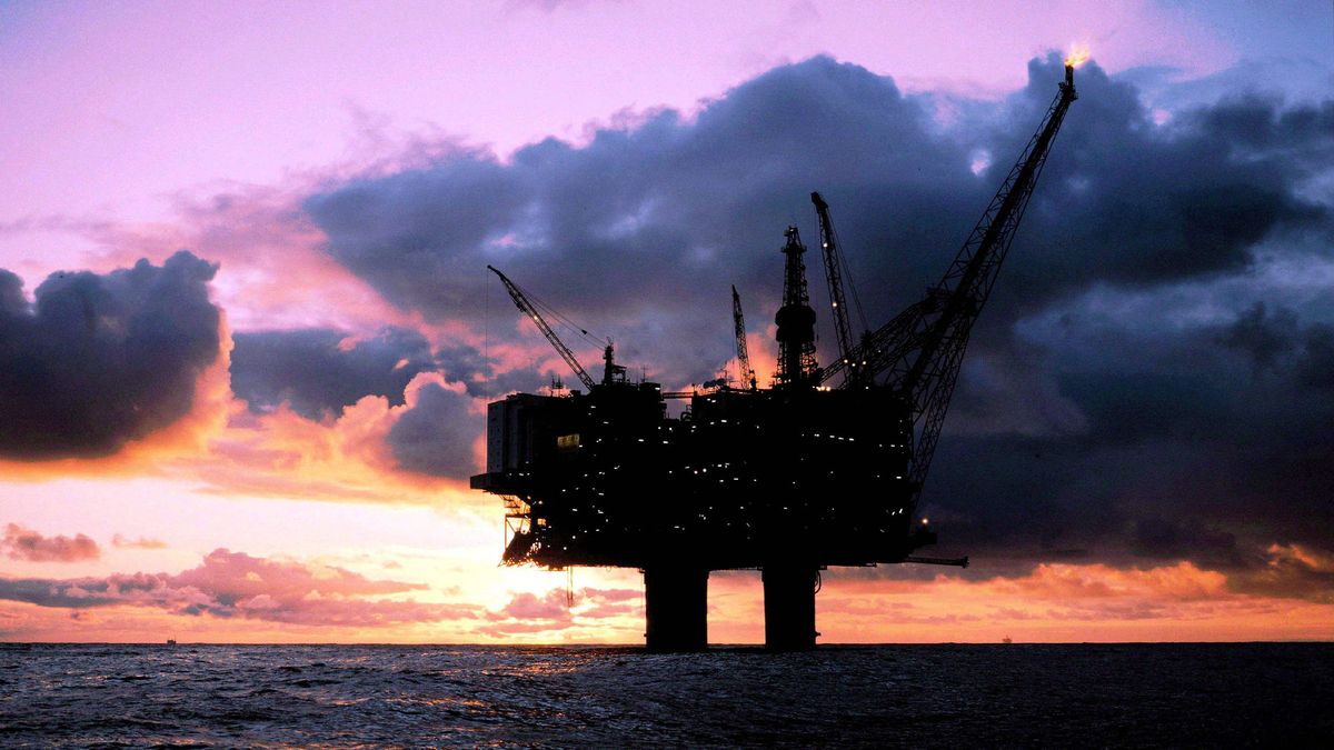 Exxon y Total se interesan por el petróleo canario de Repsol desde aguas de Marruecos