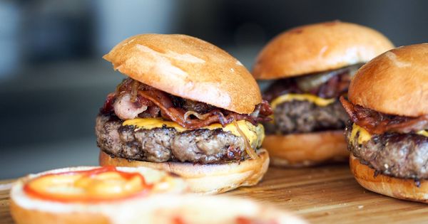 Foto: ¿Un atracón de hamburguesas debe contrarrestarse?