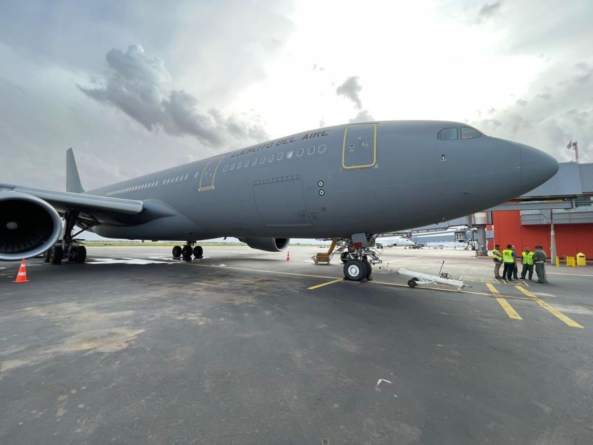 Foto: El avión que ha repatriado a 74 personas procedentes de Níger, antes del vuelo. (EFE/Ministerio de Defensa)