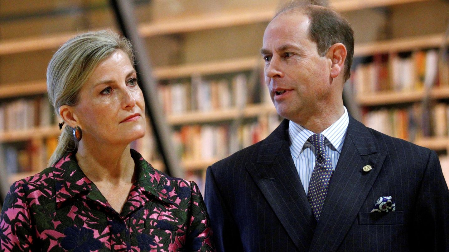 El príncipe Eduardo de Inglaterra y su mujer. (EFE)