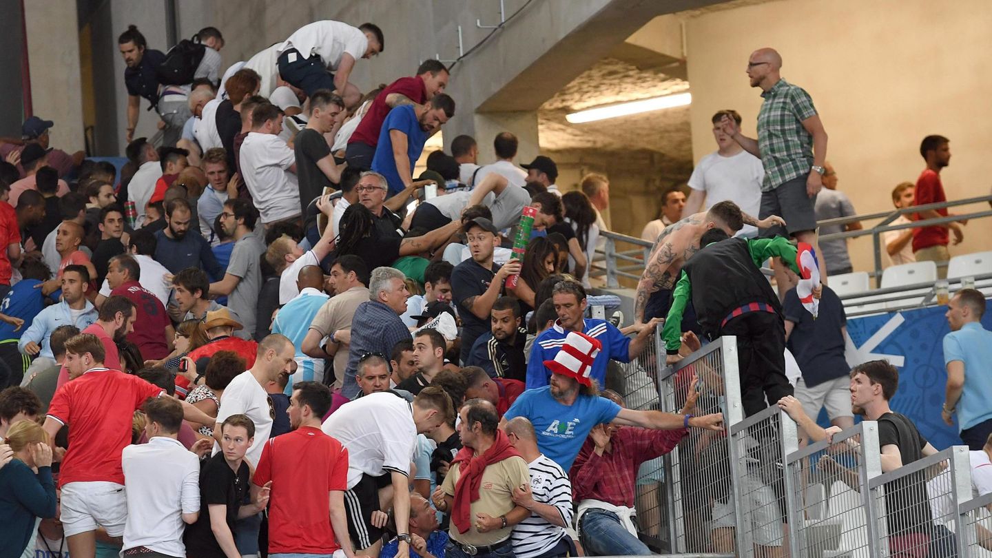 Aficionados rusos generan disturbios en la Eurocopa de Francia. (EFE) 