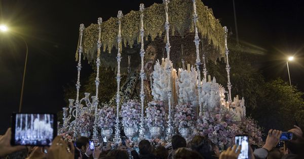 Foto: Procesión de 'la Madrugá' en la Semana Santa de Sevilla. (EFE)