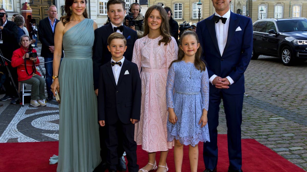 La princesa Isabella de Dinamarca ya luce valiosas joyas reales a sus 12 años 