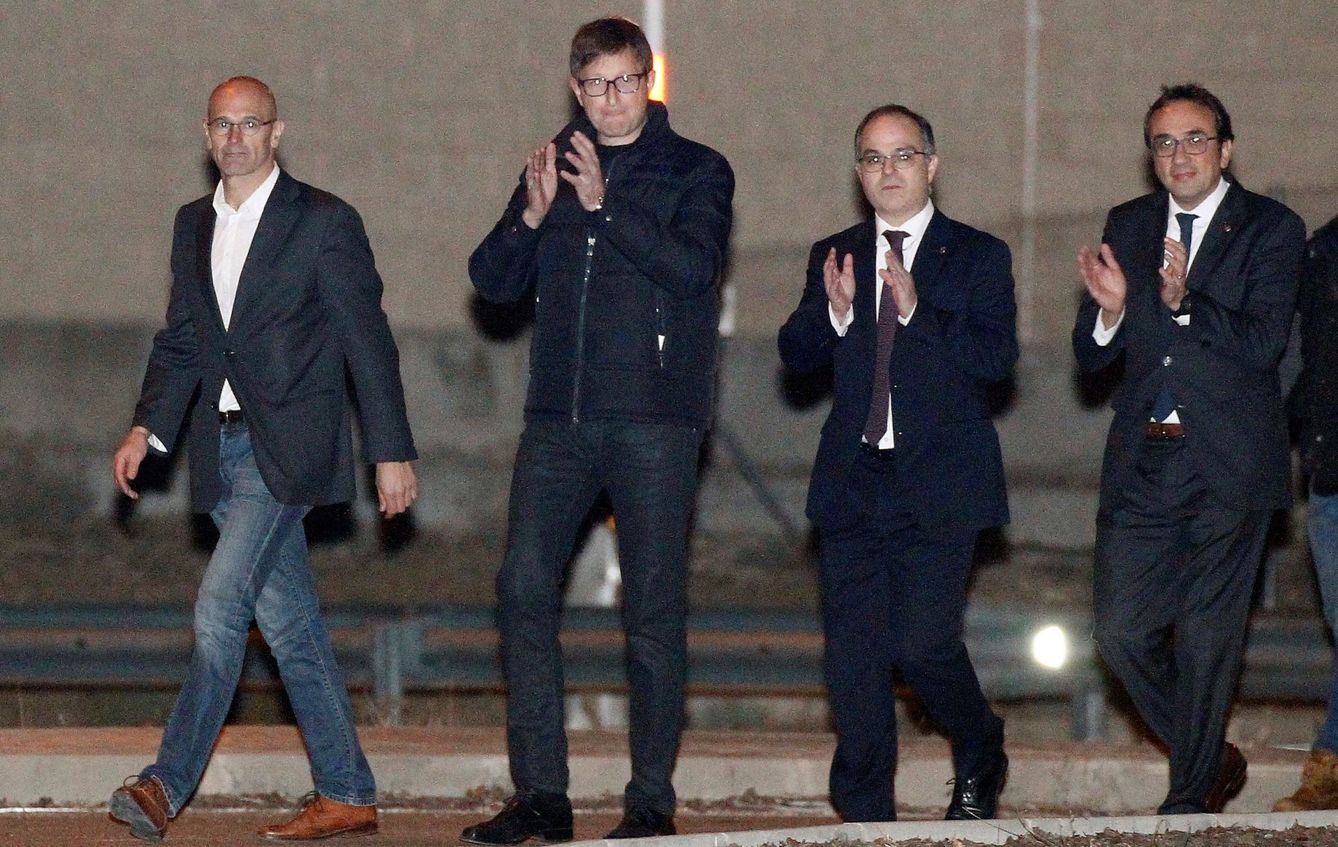 Raül Romeva, Carles Mundó, Jordi Turull y Josep Rull, a su salida de la prisión de Estremera. (EFE)