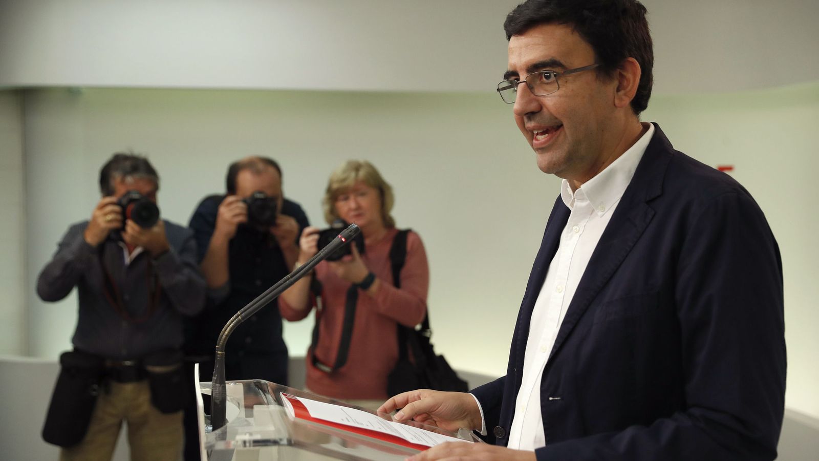Foto: El portavoz de la comisión gestora del PSOE, Mario Jiménez, el pasado 10 de octubre en Ferraz. (EFE)