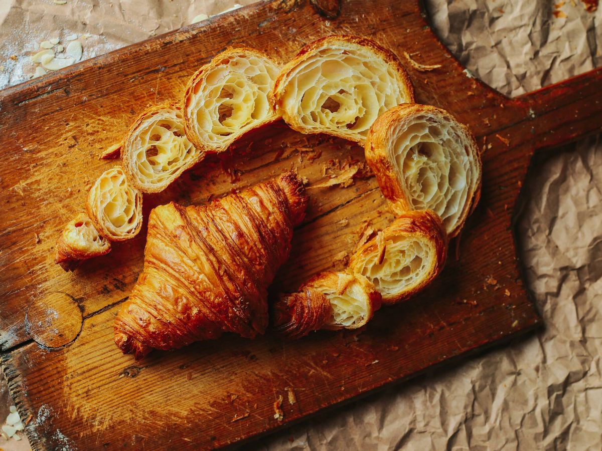 Foto: Si el croissant de mantequilla está bueno, si lo rellenas... (Taha Samet Arslan para Pexels)