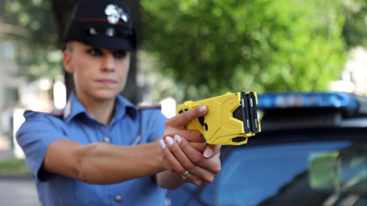La Policía Nacional sigue a la Municipal de Madrid y también comprará pistolas táser 