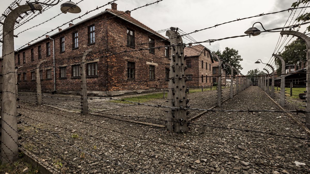 Vacaciones en el infierno: ¿por qué nos gusta visitar Auschwitz o Hiroshima?