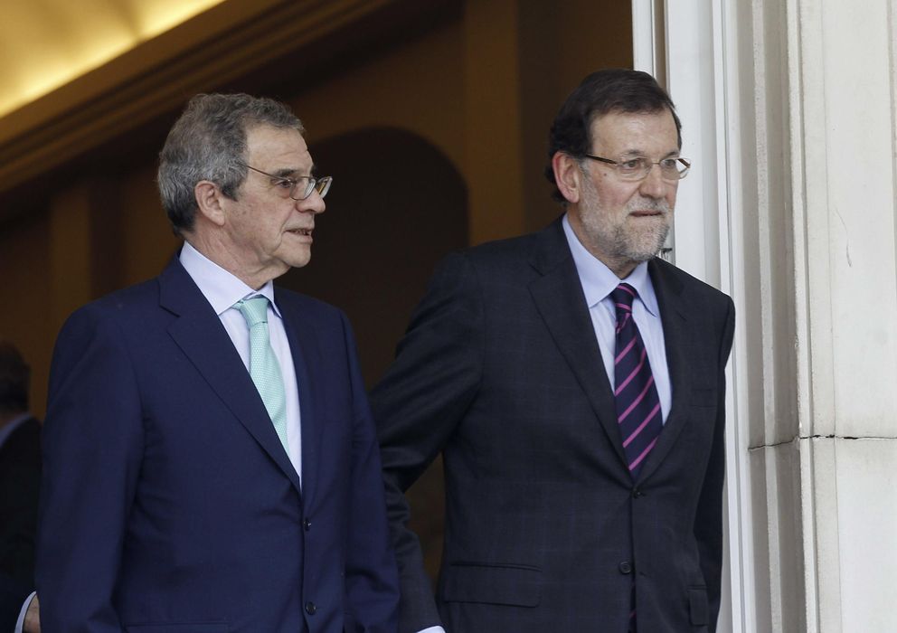 Foto: El presidente del Gobierno, Mariano Rajoy, junto al presidente de Telefónica, César Alierta. (EFE)