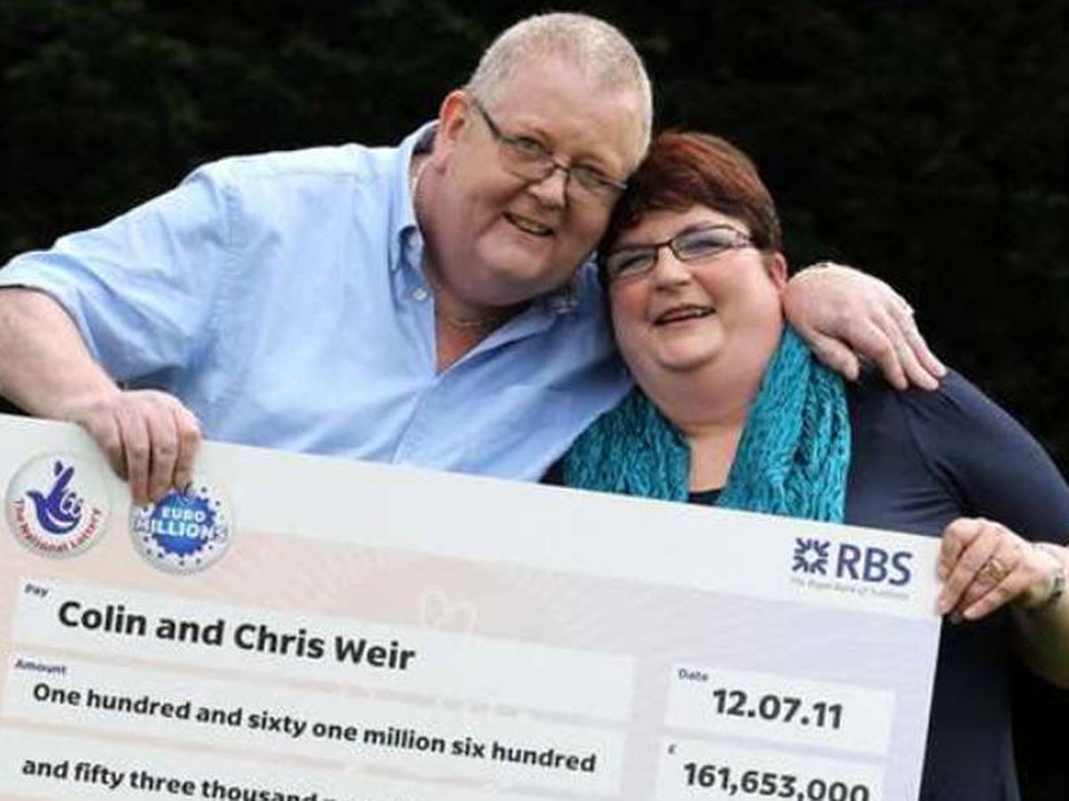 Foto: Colin Weird y su mujer, cuando ganaron el premio de 180 millones de euros en 2011 (Foto: National Lottery)