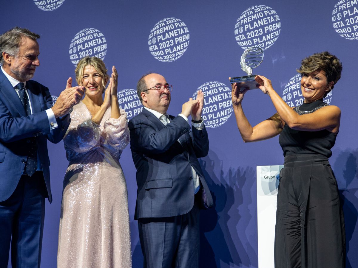 Foto: Sonsoles Ónega recibiendo el premio Planeta. (Europa Press/Lorena Sopêna)