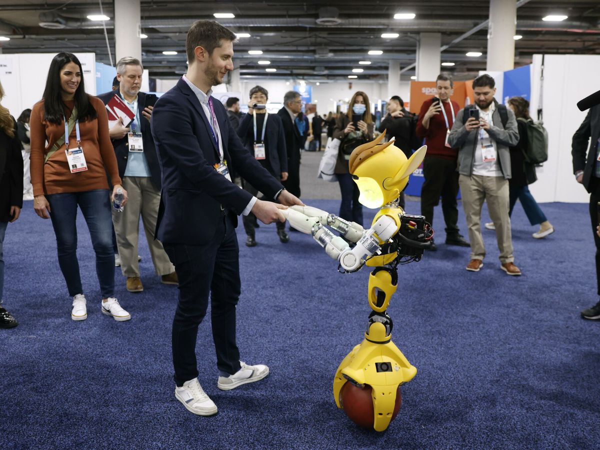 Foto: Los robots con IA están siendo protagonistas del CES 2024 (EFE/Caroline Brehman)