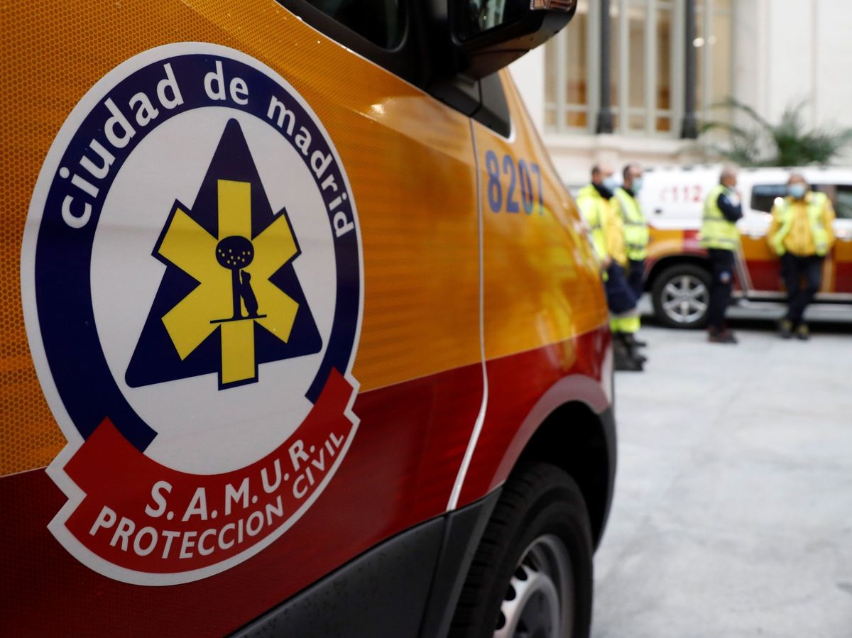 Foto: Imagen de una ambulancia del samur-protección civil (EFE)