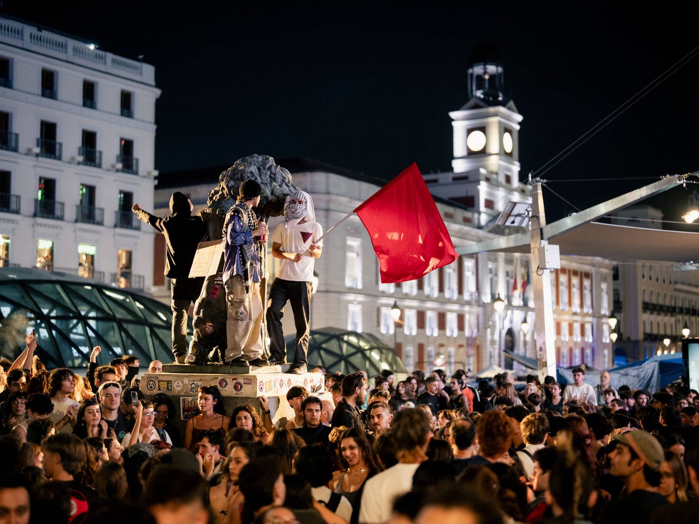 Manifestación alrededor del Oso y el Madroño el martes. (P. P.)