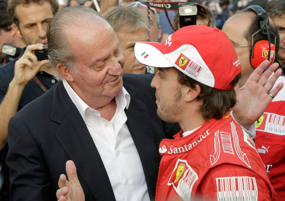 Foto: Fernando Alonso y Don Juan Carlos I en 2010.
