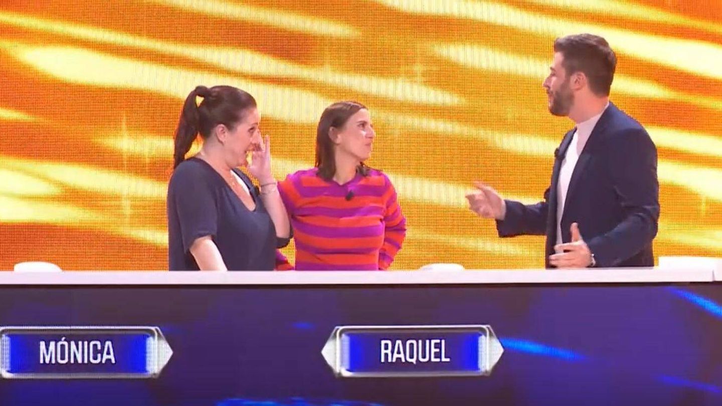 Mónica, Raquel y Rodrigo, en 'El cazador'. (TVE)