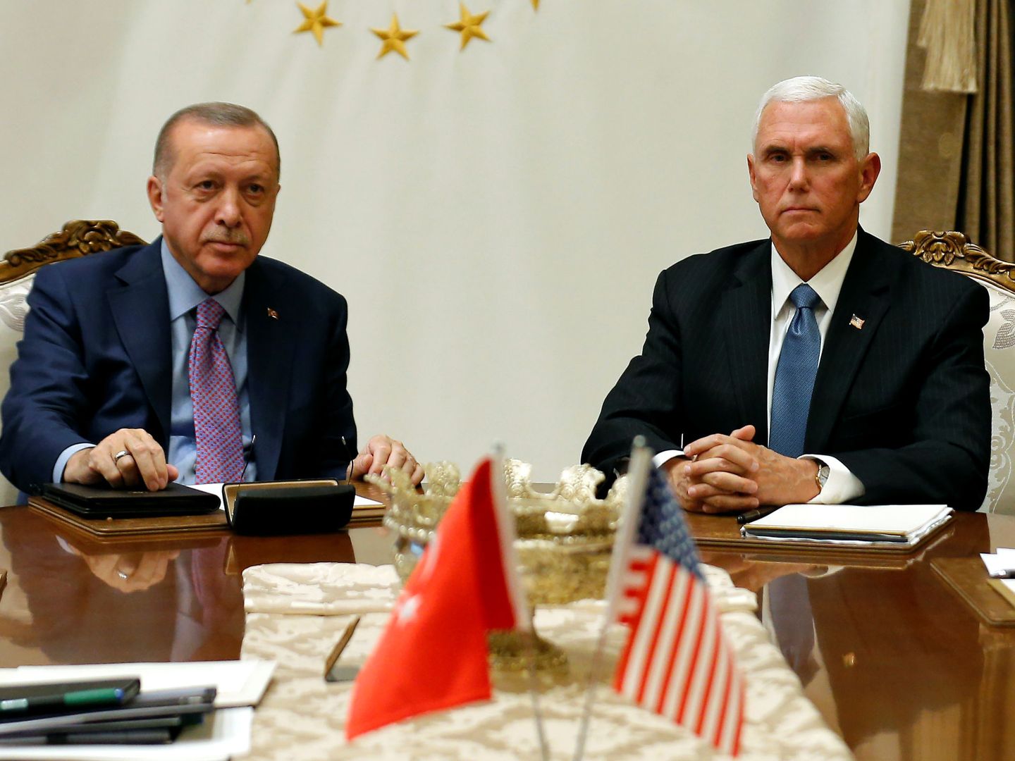 El vicepresidente de Estados Unidos, Mike Pence, reunido con el presidente turco, Tayyip Erdogan, en Ankara, Turquía. (Reuters) 