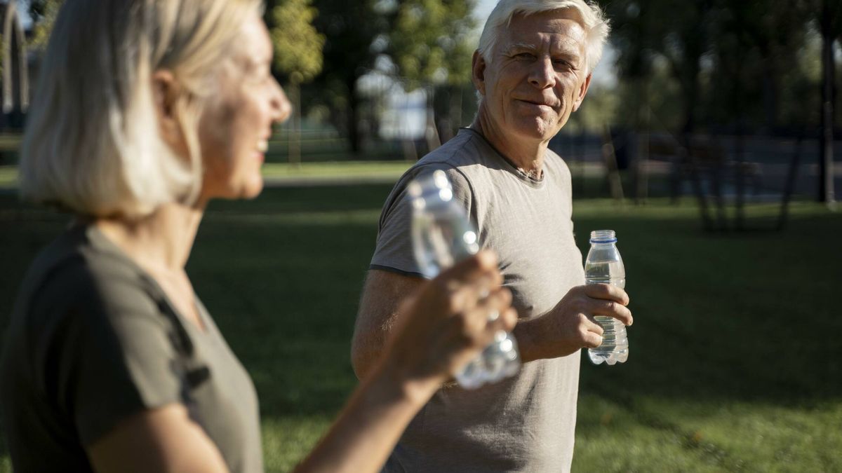 Estos son los 5 hábitos comunes que aceleran el envejecimiento después de los 60