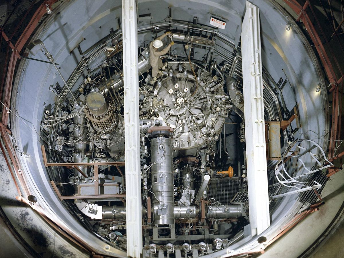 Photo : A. Réacteur nucléaire au thorium vu d'en haut.  (Reuters)