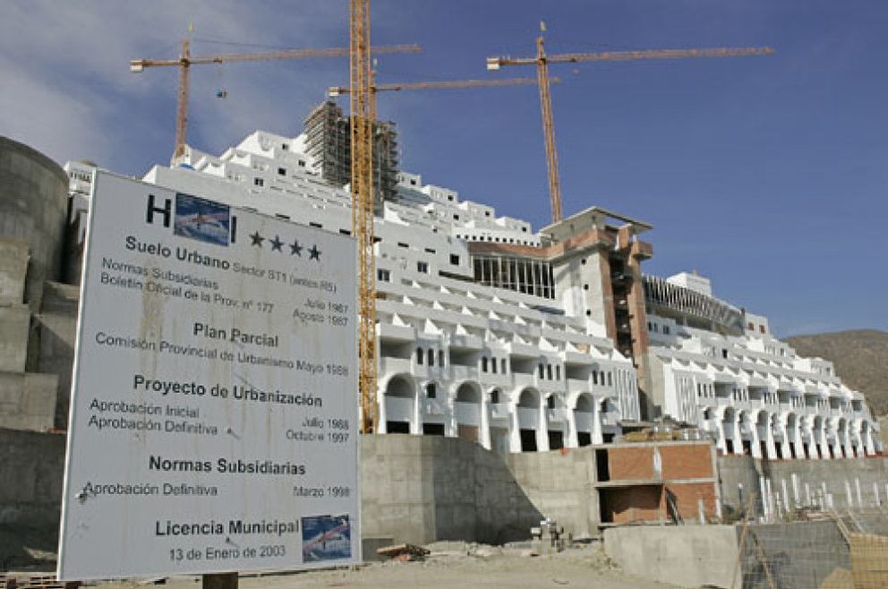 Foto: Suenan las campanas de alarma sobre la insostenible locura inmobiliaria costera del sureste español