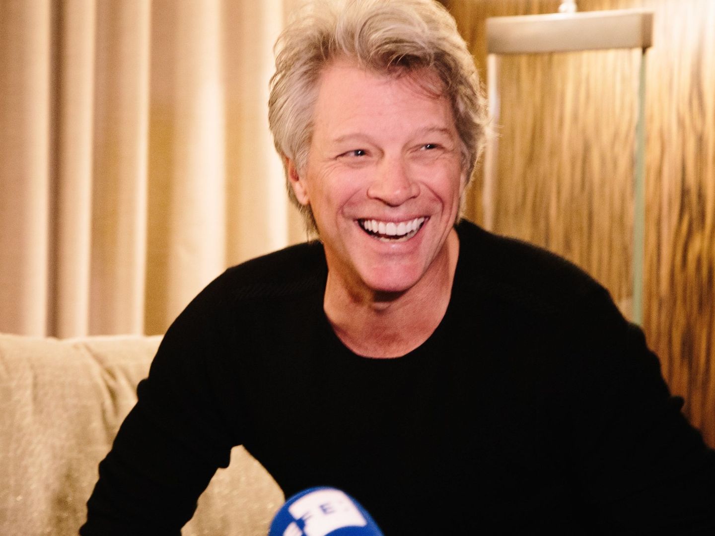 Jon Bon Jovi sonríe durante una entrevista en Nueva York en 2018. (EFE/Alba Vigaray)