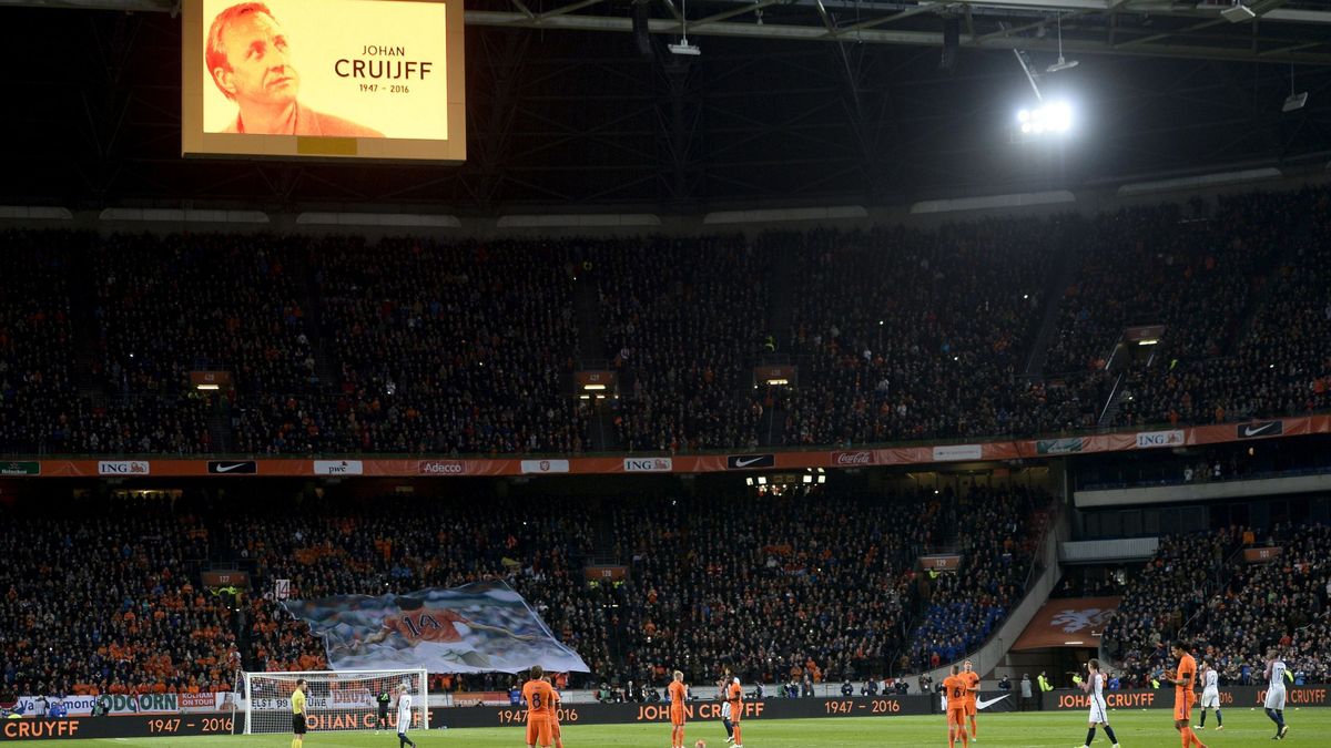 El emotivo homenaje del Amsterdam Arena en memoria de Johan Cruyff