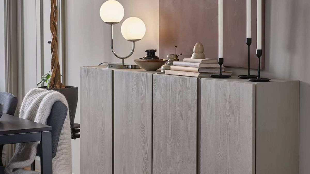 Sirve de estantería, como aparador y para separar ambientes: el mueble más  versátil de Ikea aún más barato