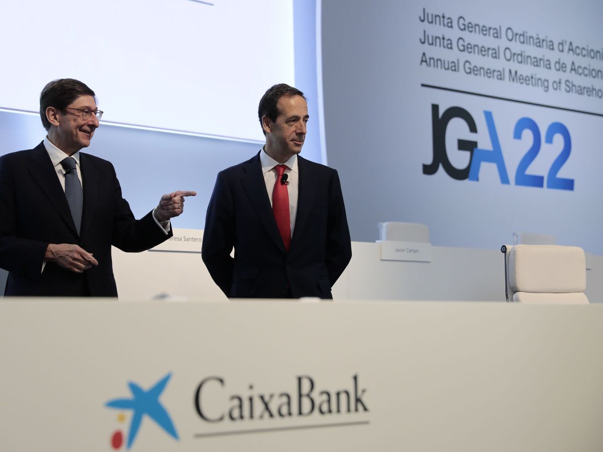Foto: José Ignacio Goirigolzarri (i), presidente de CaixaBank, y Gonzalo Gortázar (d), CEO. (EFE/Ana Escobar)
